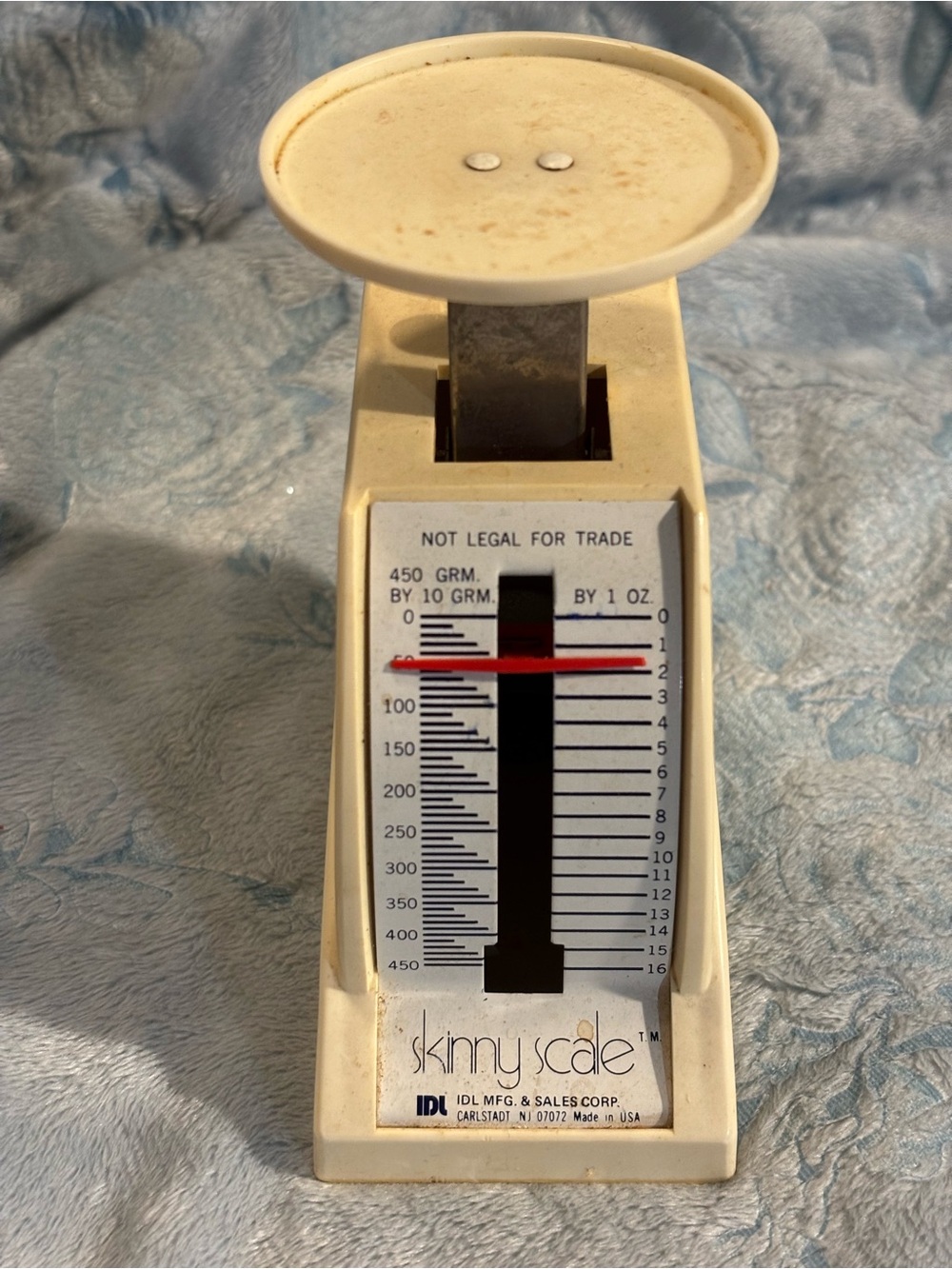 Skinny Scale Vintage Kitchen Scale in Cream